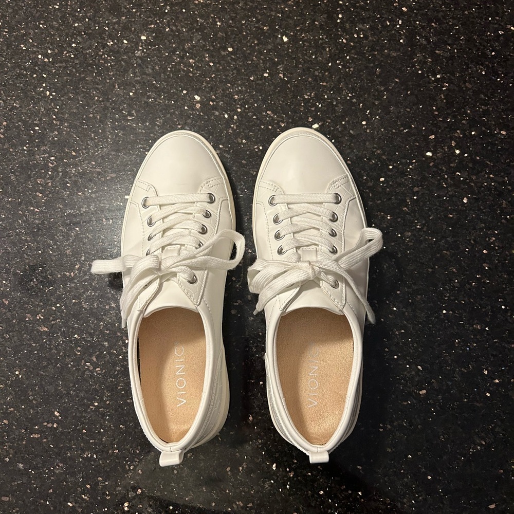 Vionic Winny White Sneakers Size 7